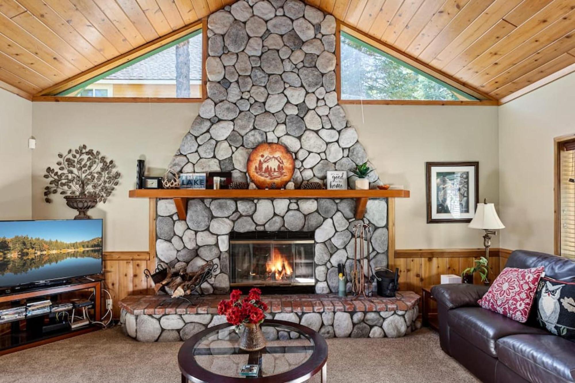 Sutter Ln By Avantstay Beautifully Remodeled Kitchen,4Cabin-Chic Bedrooms Blue Jay Екстериор снимка