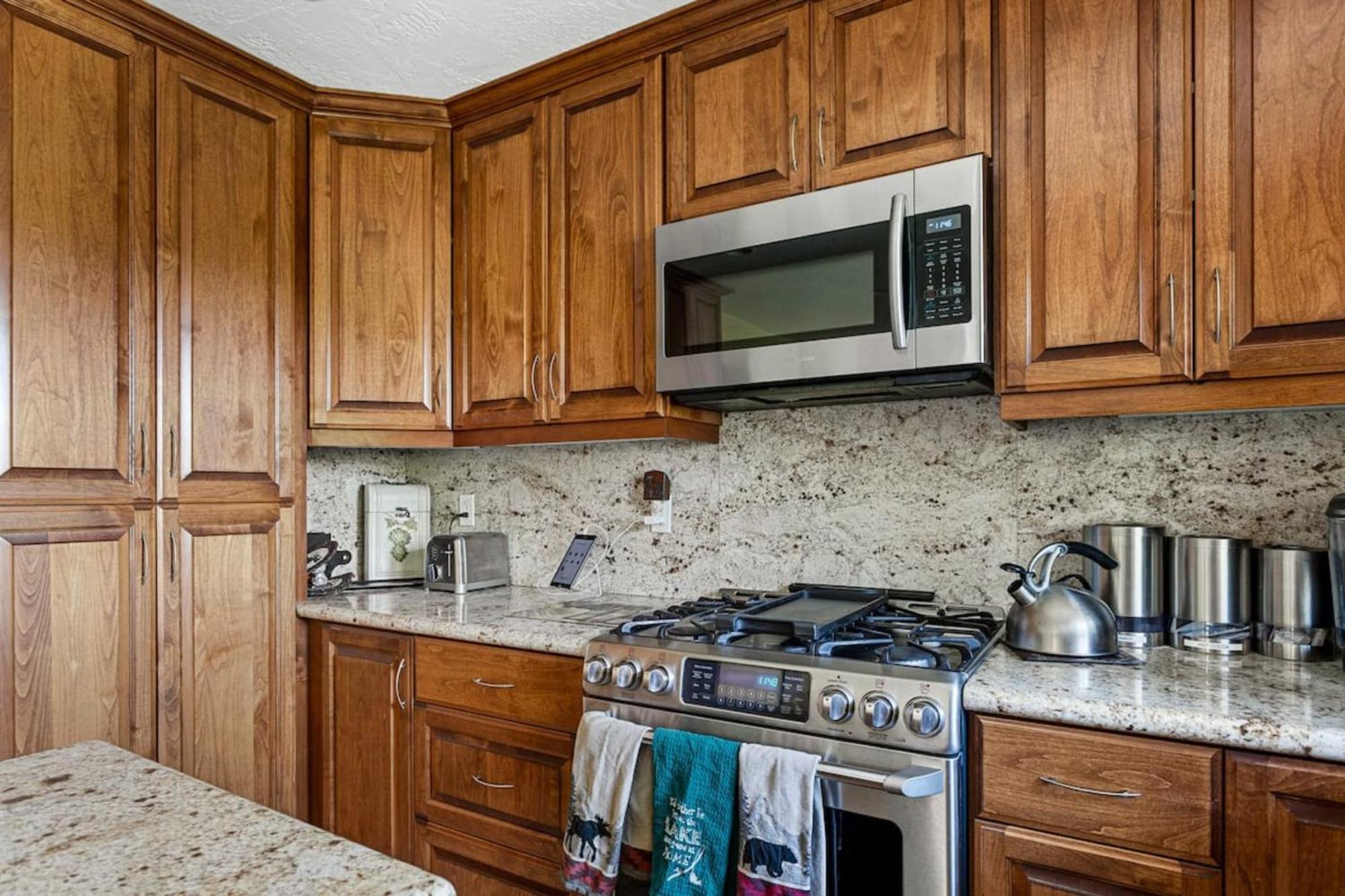 Sutter Ln By Avantstay Beautifully Remodeled Kitchen,4Cabin-Chic Bedrooms Blue Jay Екстериор снимка