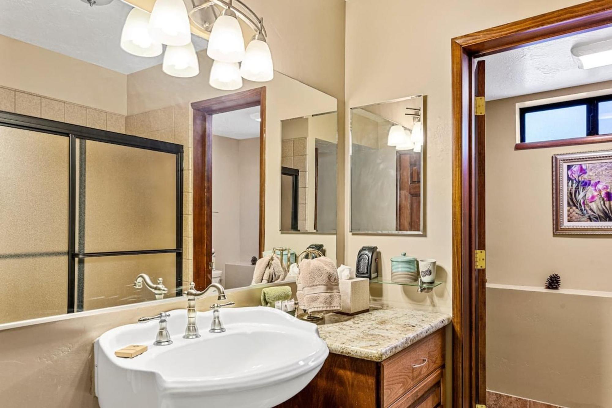 Sutter Ln By Avantstay Beautifully Remodeled Kitchen,4Cabin-Chic Bedrooms Blue Jay Екстериор снимка